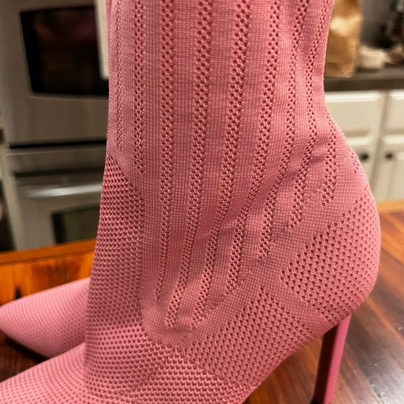 NWOB Steve Madden pink knit stiletto booties - Picture 8 of 8